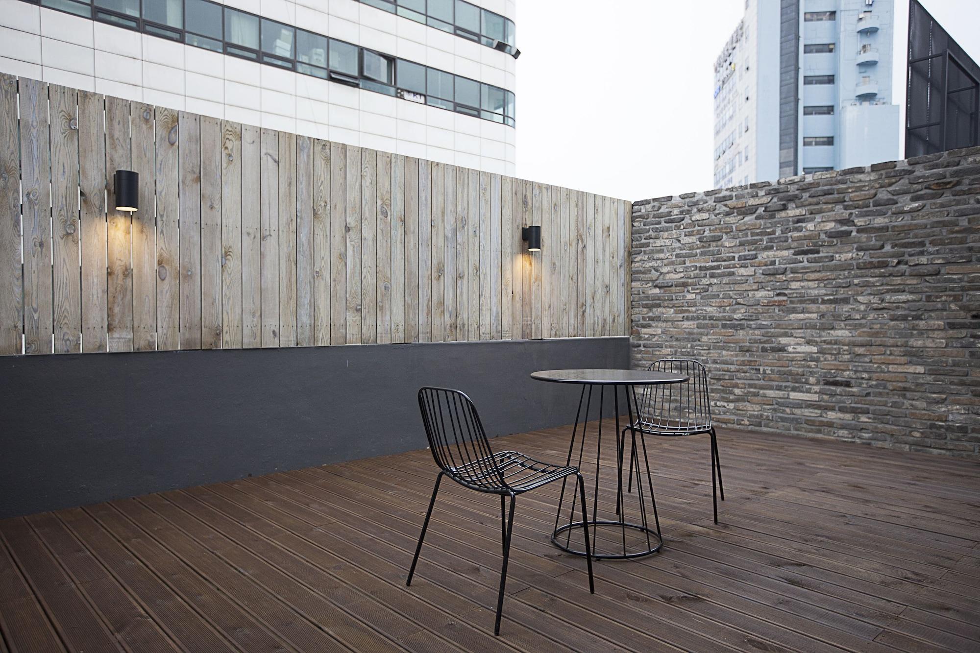 Brown Dot Hotel Cshangvon Kültér fotó