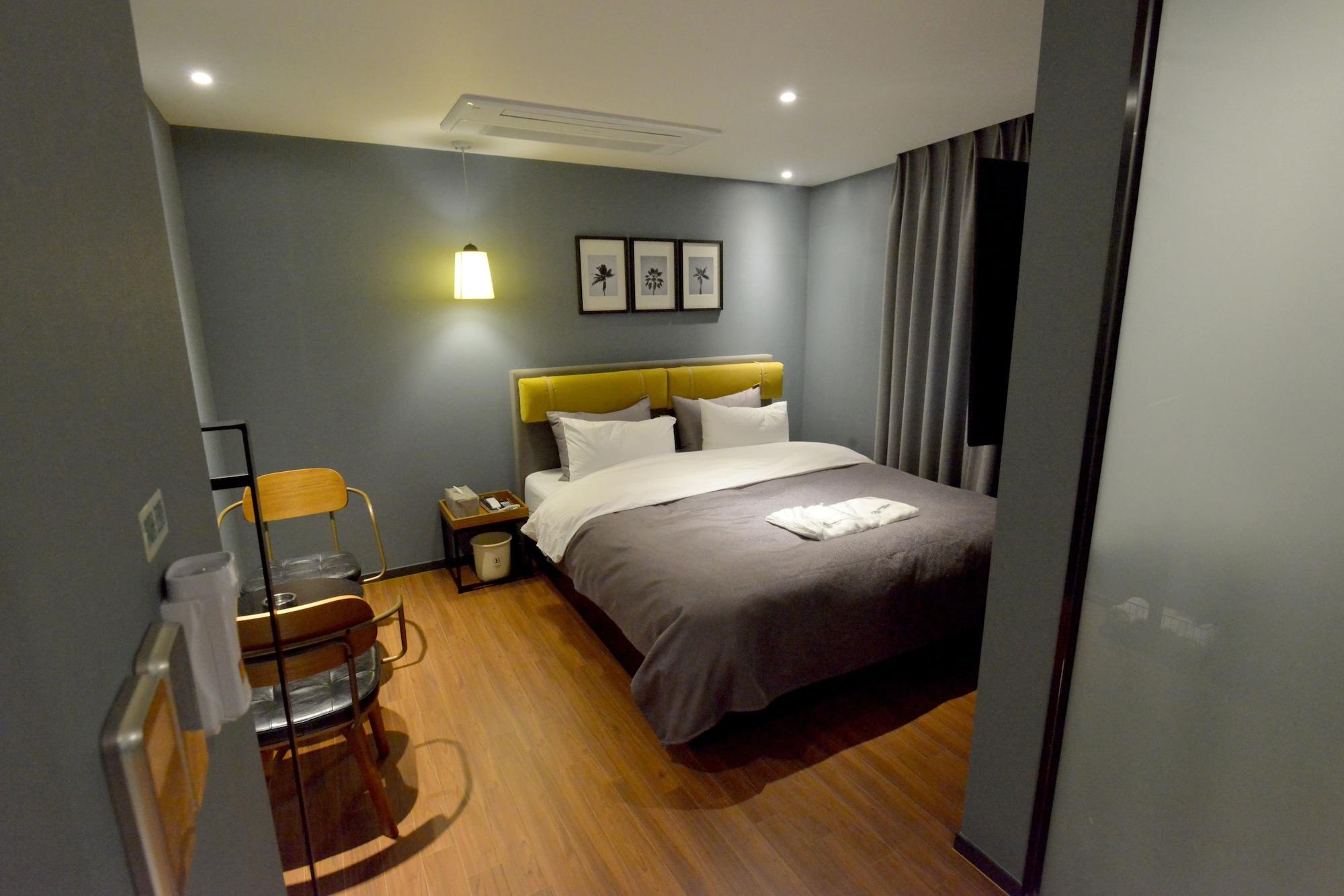 Brown Dot Hotel Cshangvon Kültér fotó