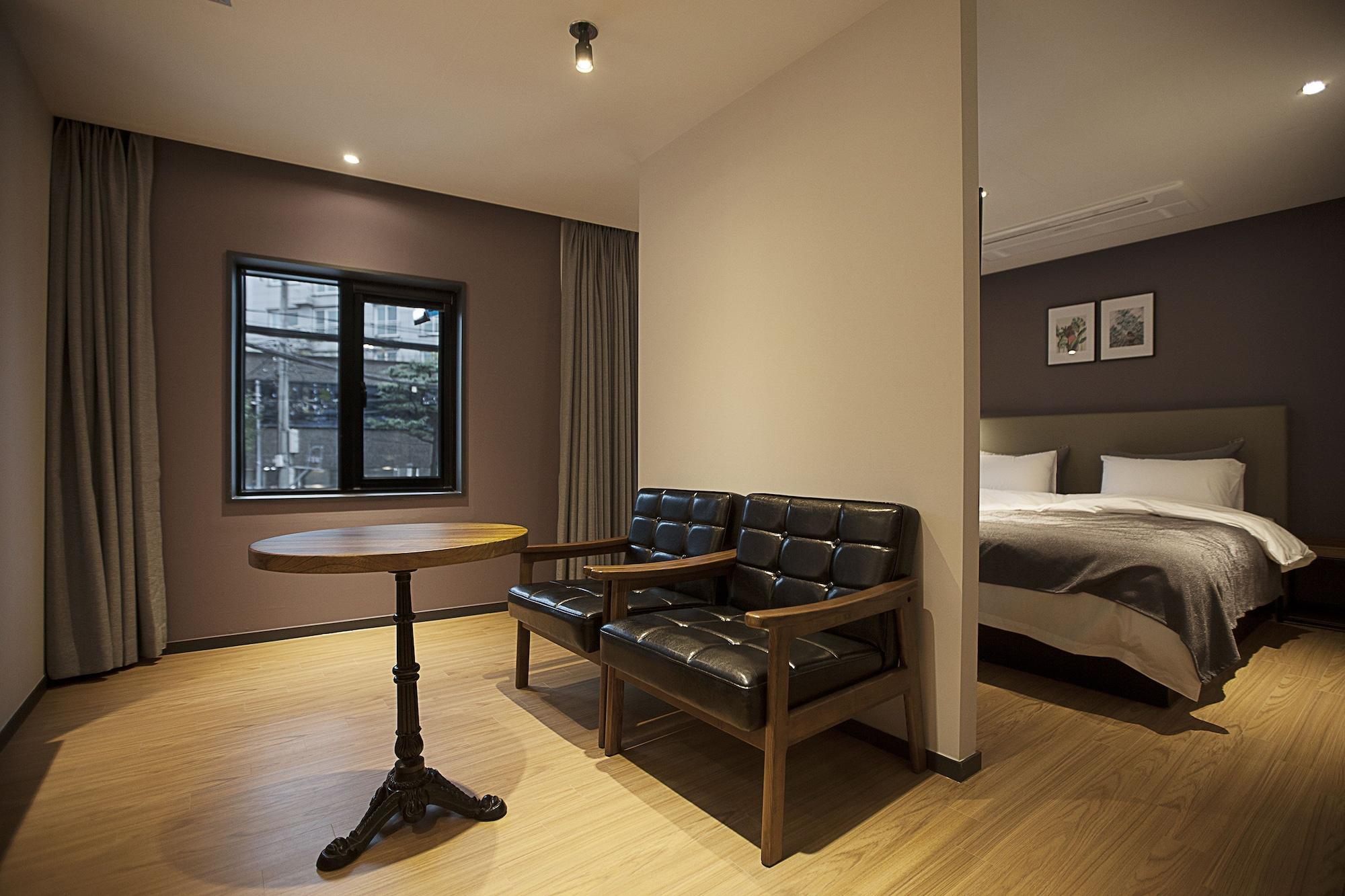 Brown Dot Hotel Cshangvon Kültér fotó
