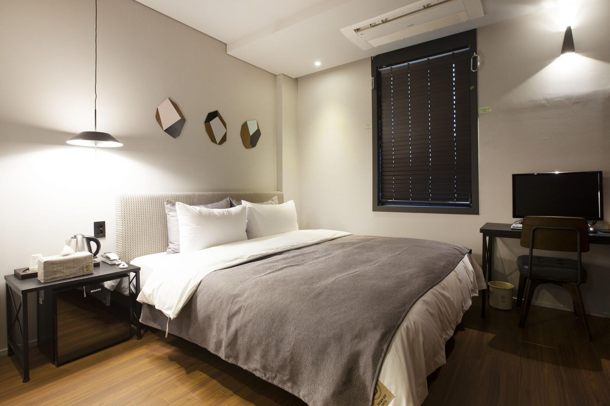 Brown Dot Hotel Cshangvon Kültér fotó
