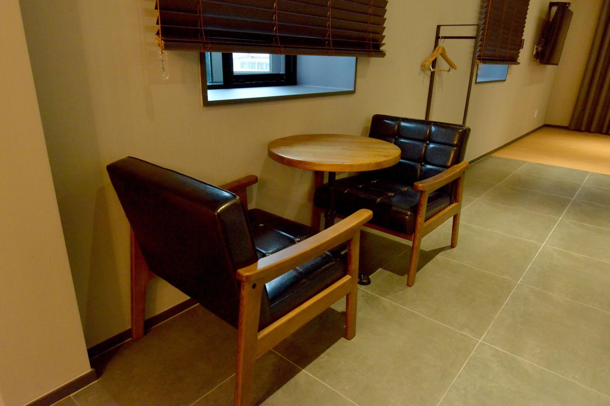 Brown Dot Hotel Cshangvon Kültér fotó