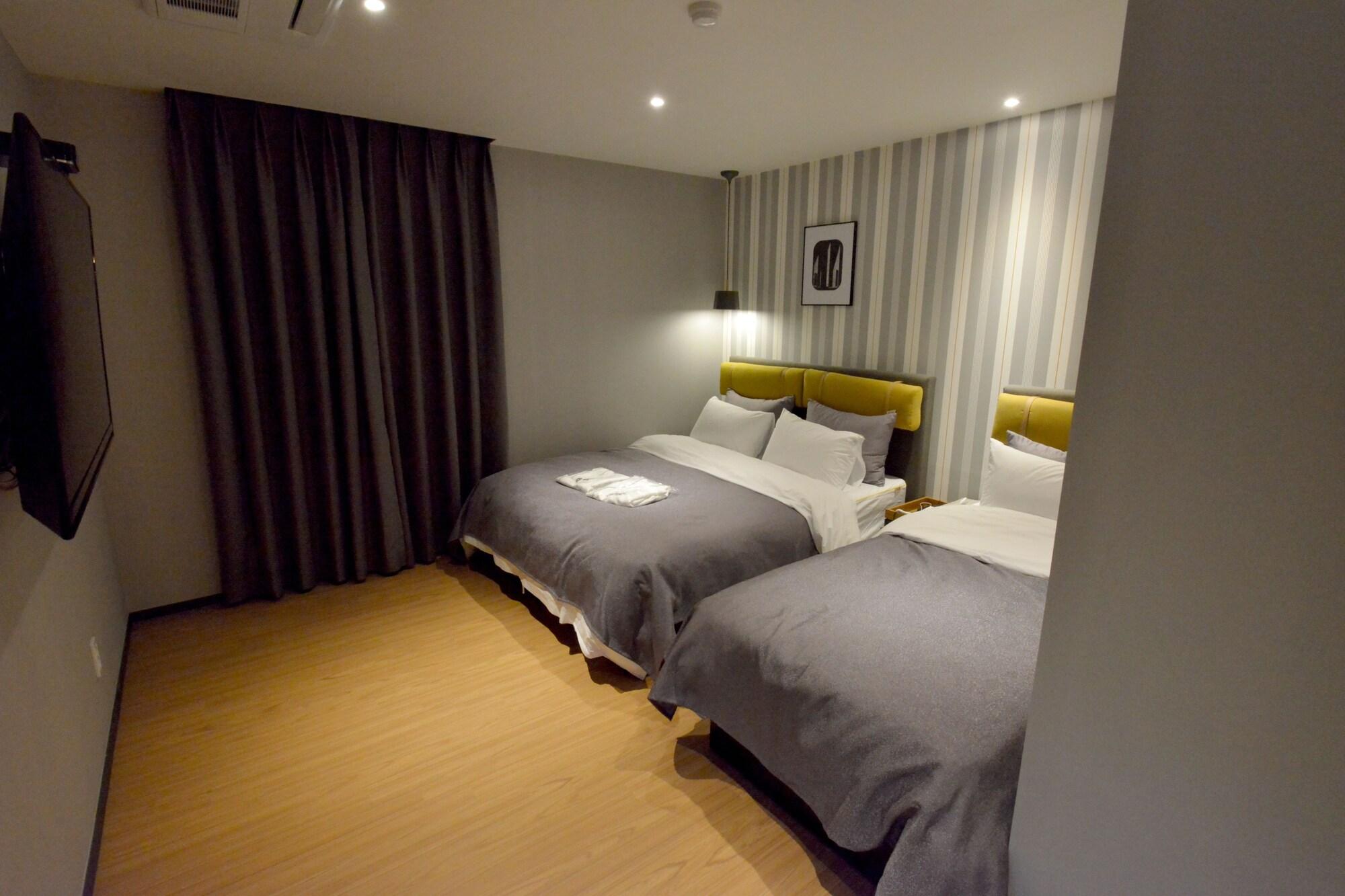 Brown Dot Hotel Cshangvon Kültér fotó