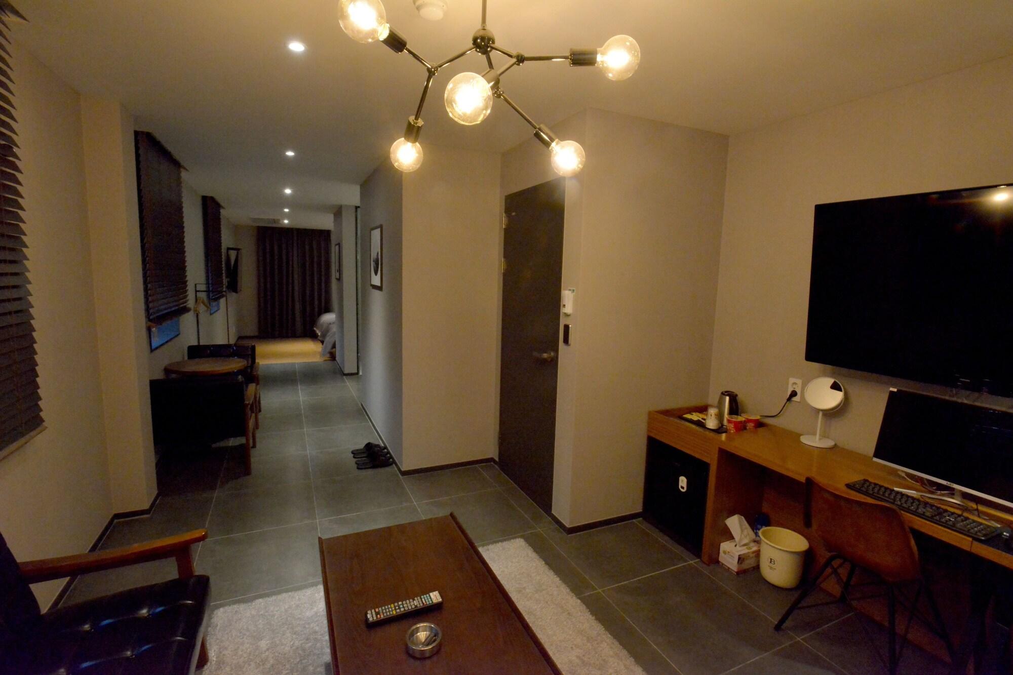 Brown Dot Hotel Cshangvon Kültér fotó