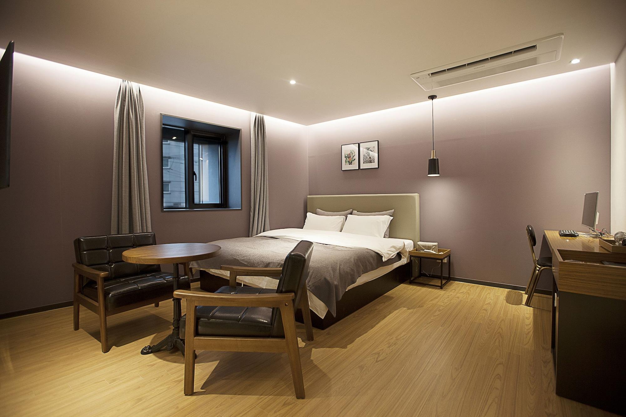 Brown Dot Hotel Cshangvon Kültér fotó