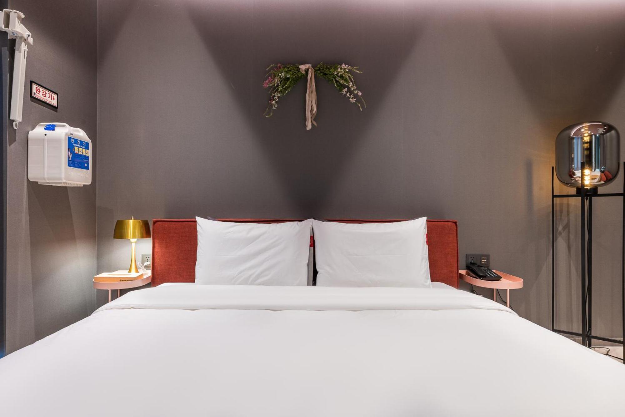 Brown Dot Hotel Cshangvon Kültér fotó