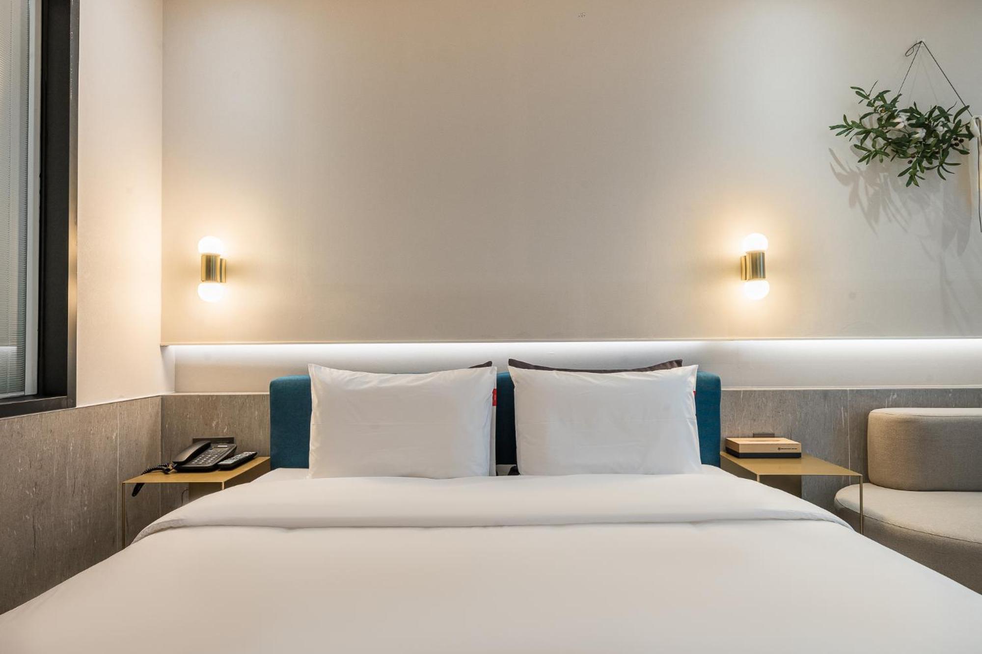 Brown Dot Hotel Cshangvon Kültér fotó