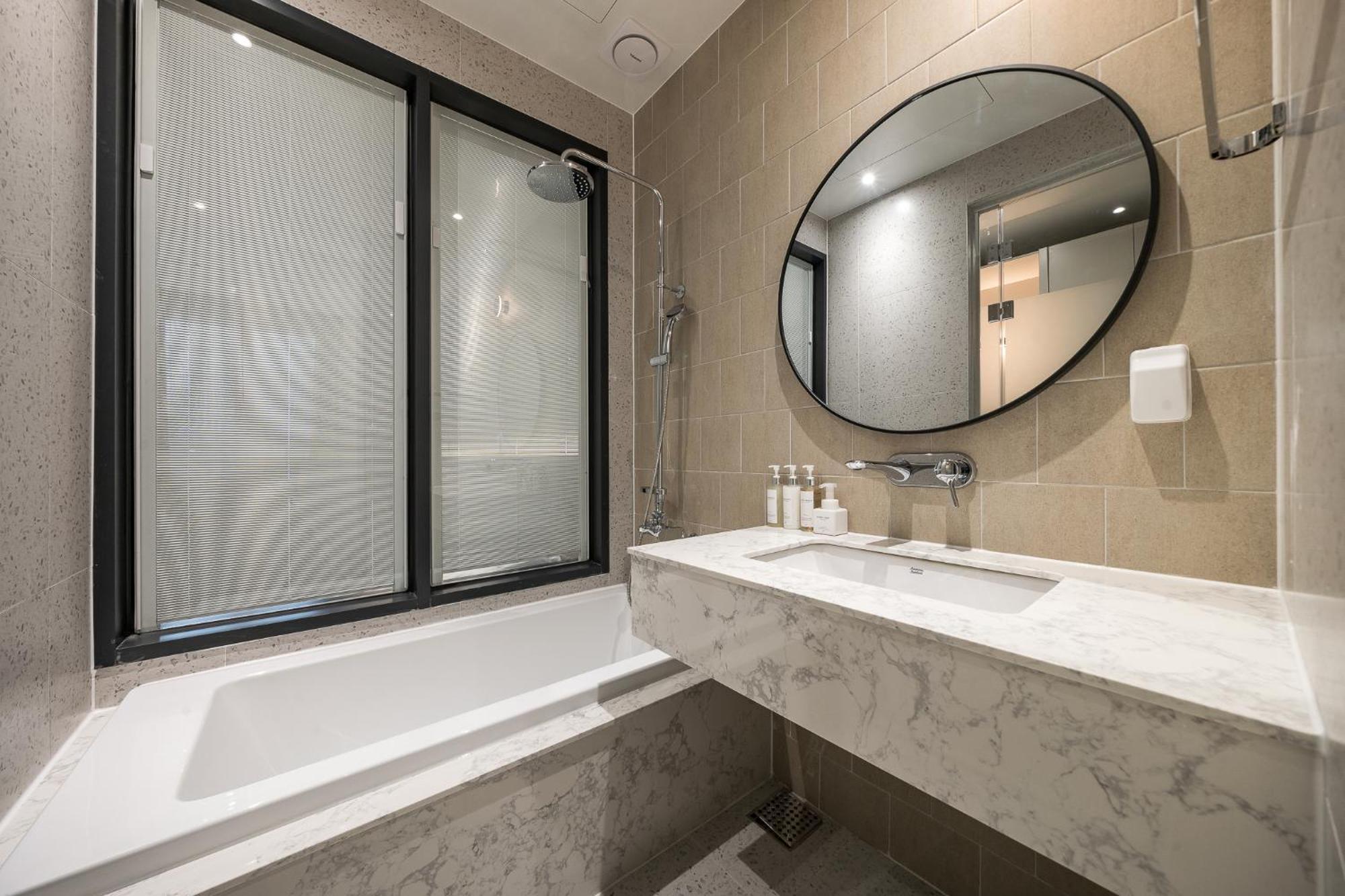 Brown Dot Hotel Cshangvon Kültér fotó