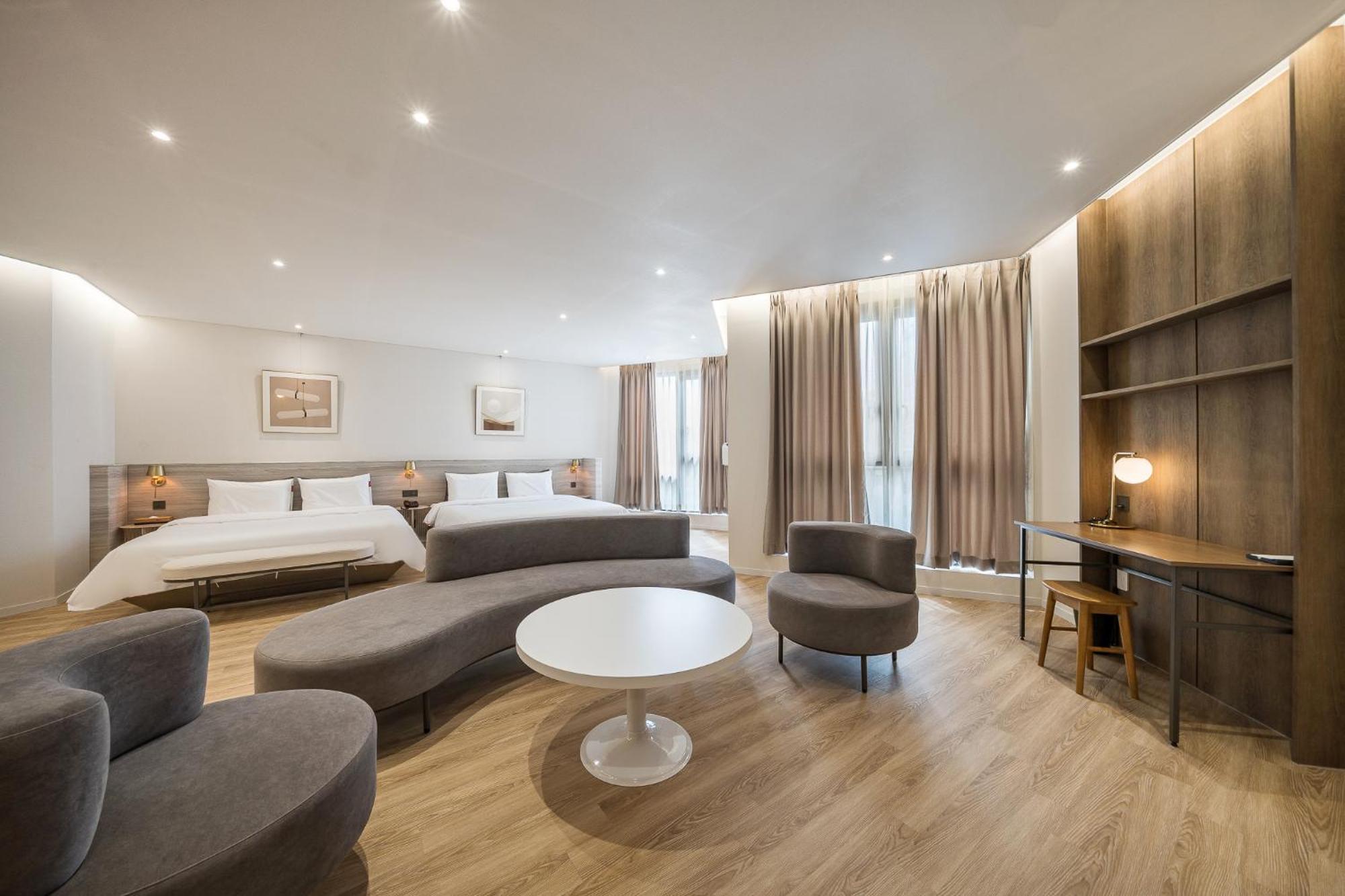 Brown Dot Hotel Cshangvon Kültér fotó