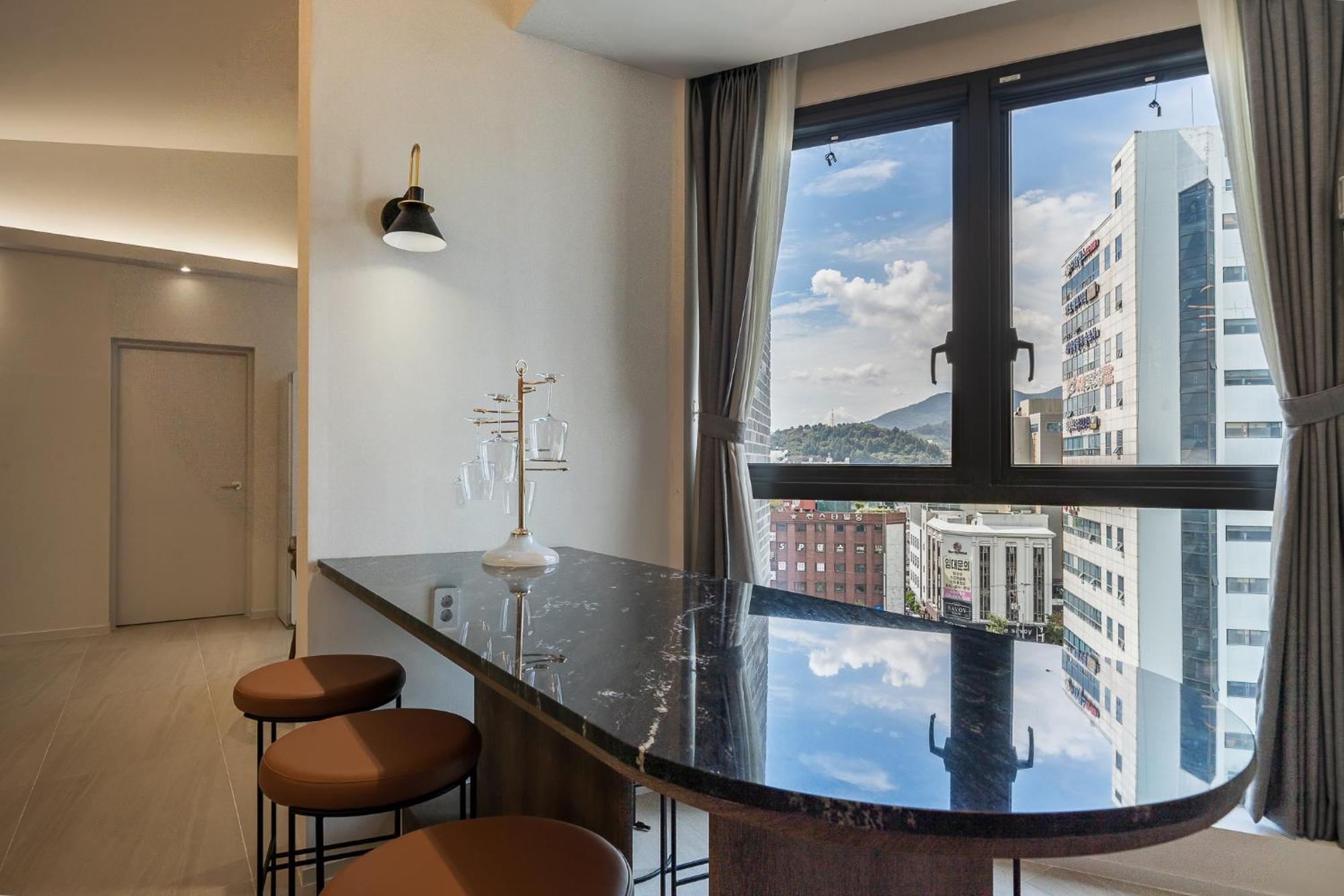 Brown Dot Hotel Cshangvon Kültér fotó