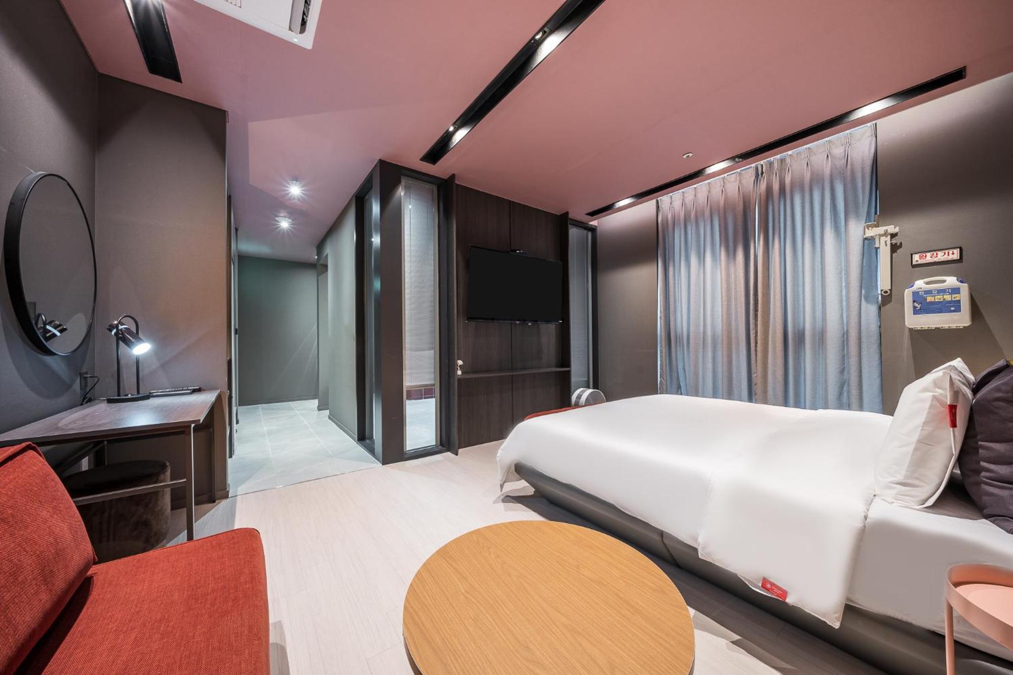 Brown Dot Hotel Cshangvon Kültér fotó