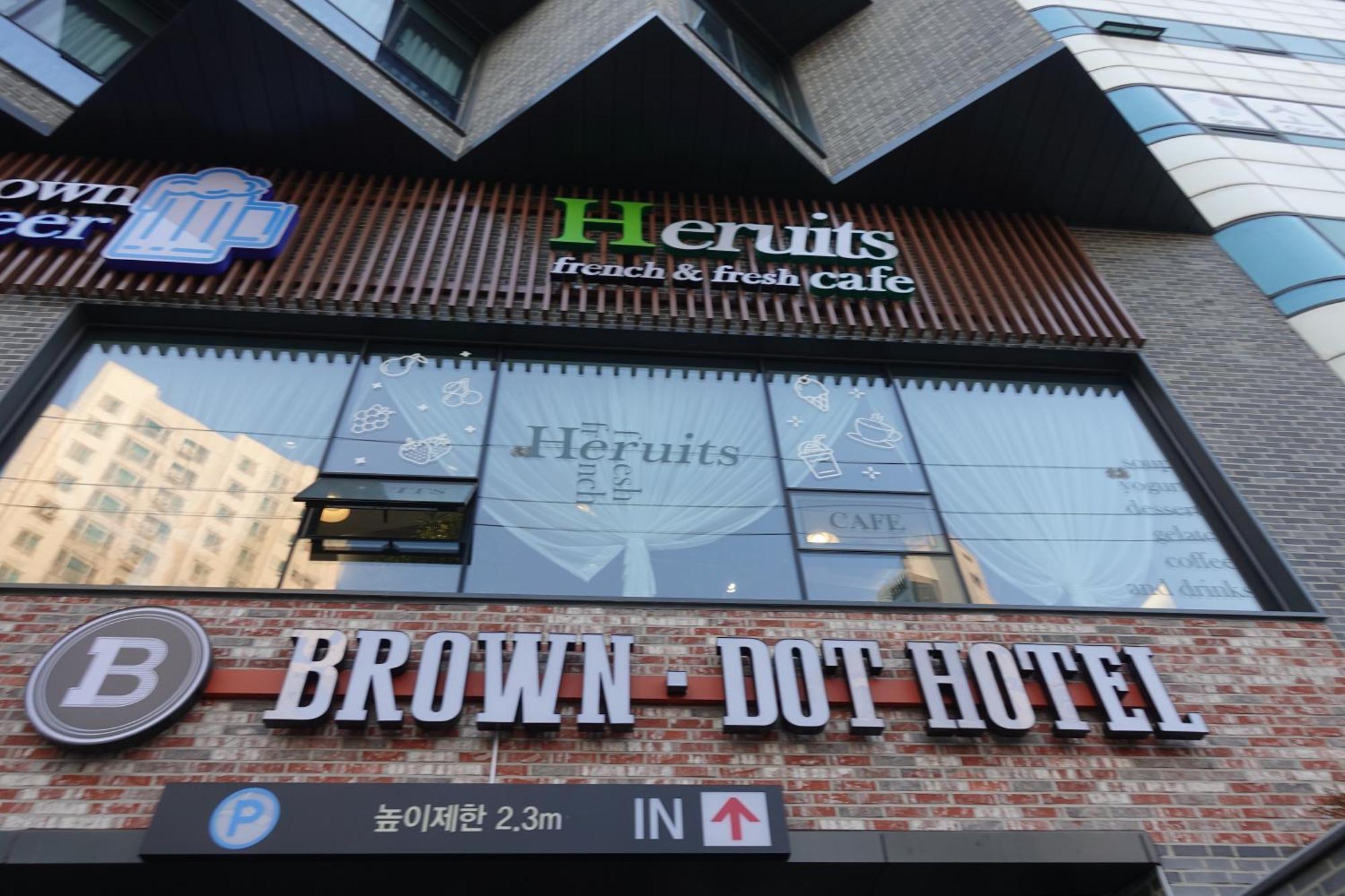 Brown Dot Hotel Cshangvon Kültér fotó