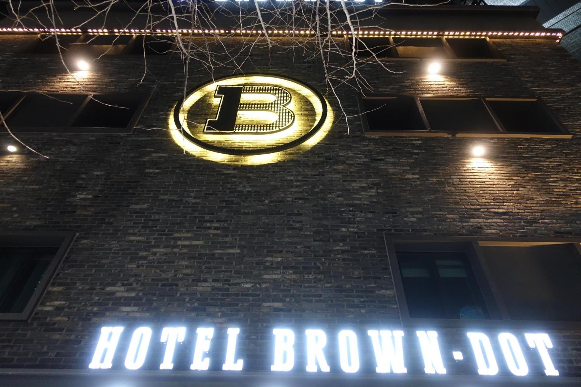 Brown Dot Hotel Cshangvon Kültér fotó