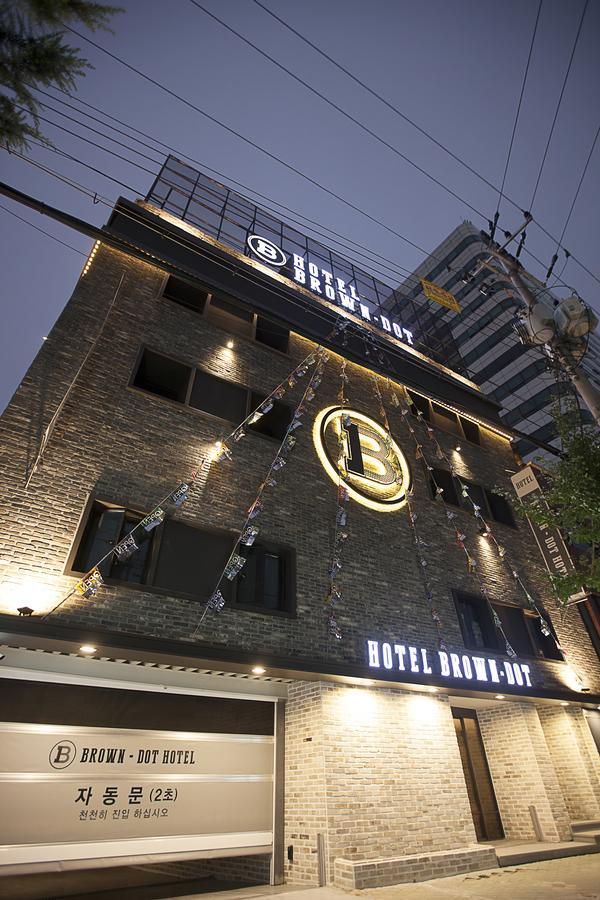 Brown Dot Hotel Cshangvon Kültér fotó