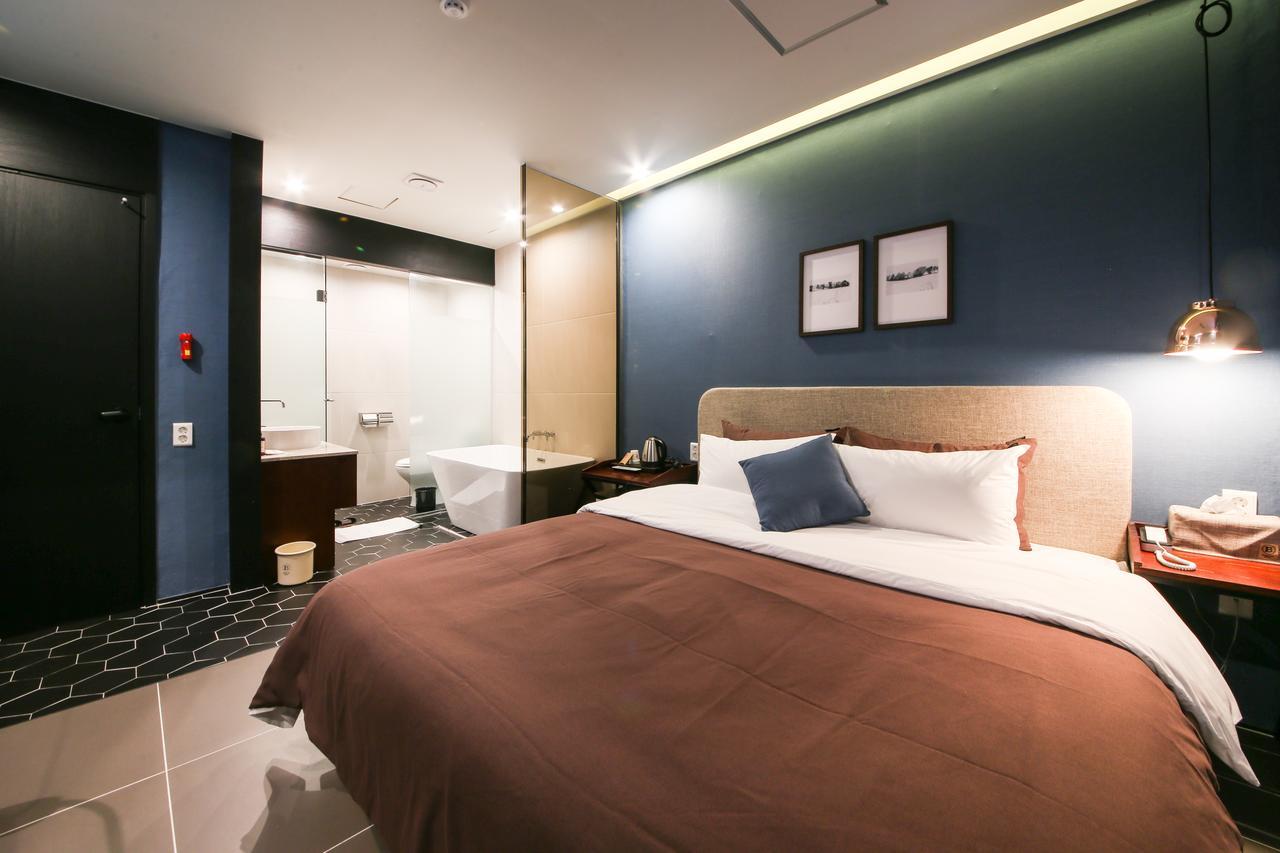 Brown Dot Hotel Cshangvon Kültér fotó